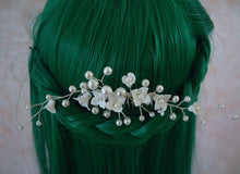 Load image into Gallery viewer, Julieta Flower Haircomb
