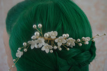 Load image into Gallery viewer, Julieta Flower Haircomb
