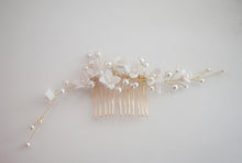 Load image into Gallery viewer, Julieta Flower Haircomb
